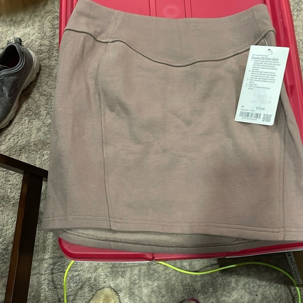 Lululemon Scuba HR Mini Skirt, tannish brown .lululemon so cute NEW HAS TAG